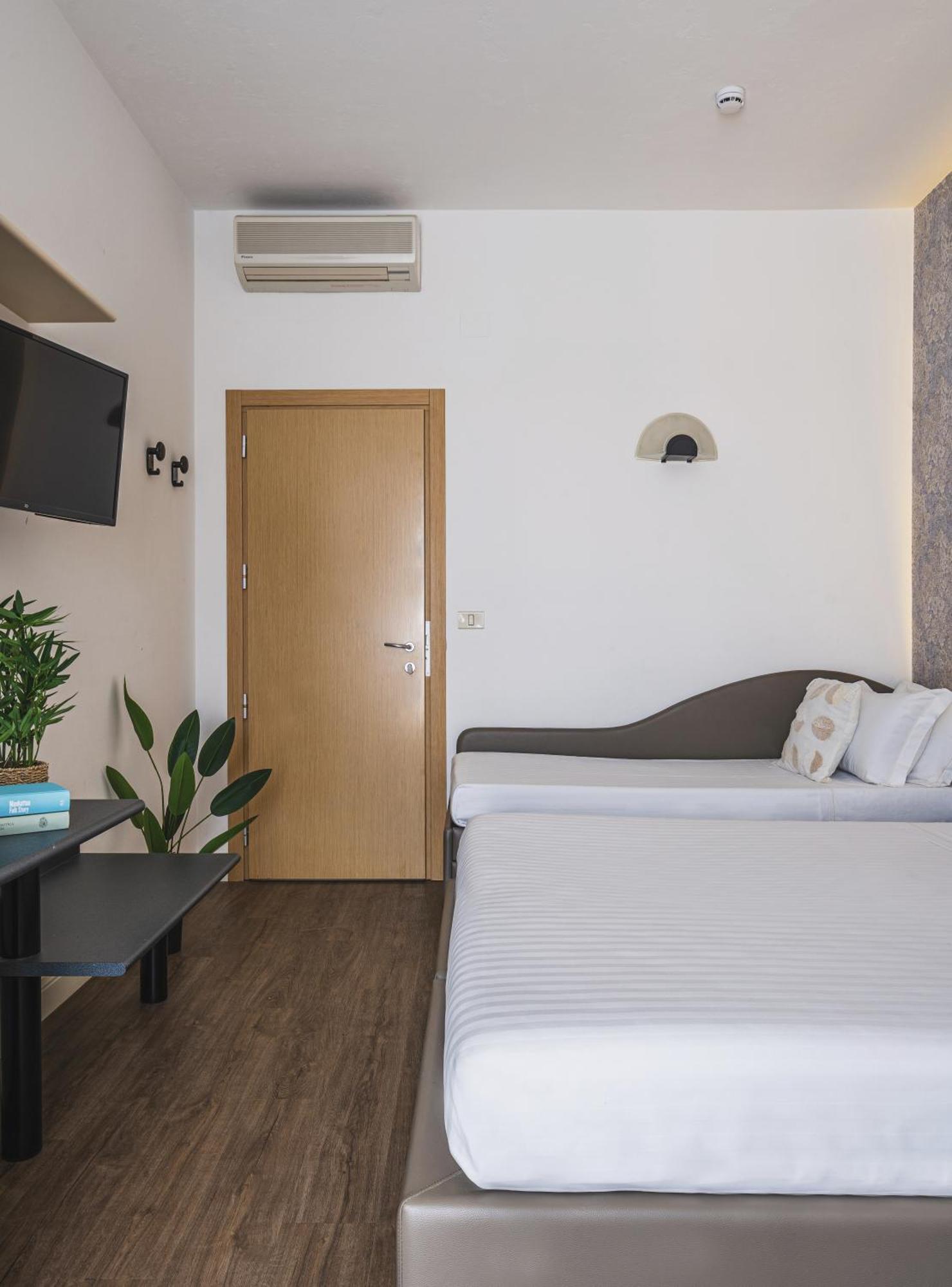 Hotel Acropolis Cattolica Esterno foto