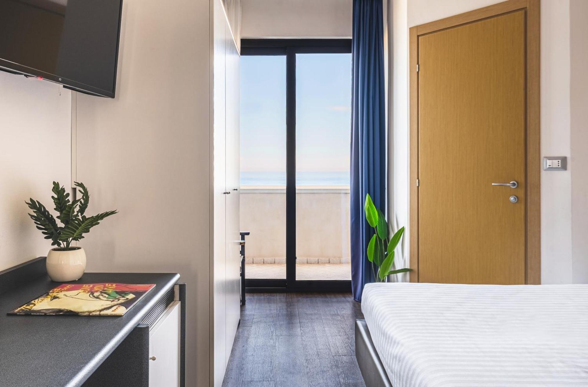 Hotel Acropolis Cattolica Esterno foto
