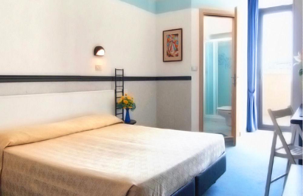 Hotel Acropolis Cattolica Esterno foto
