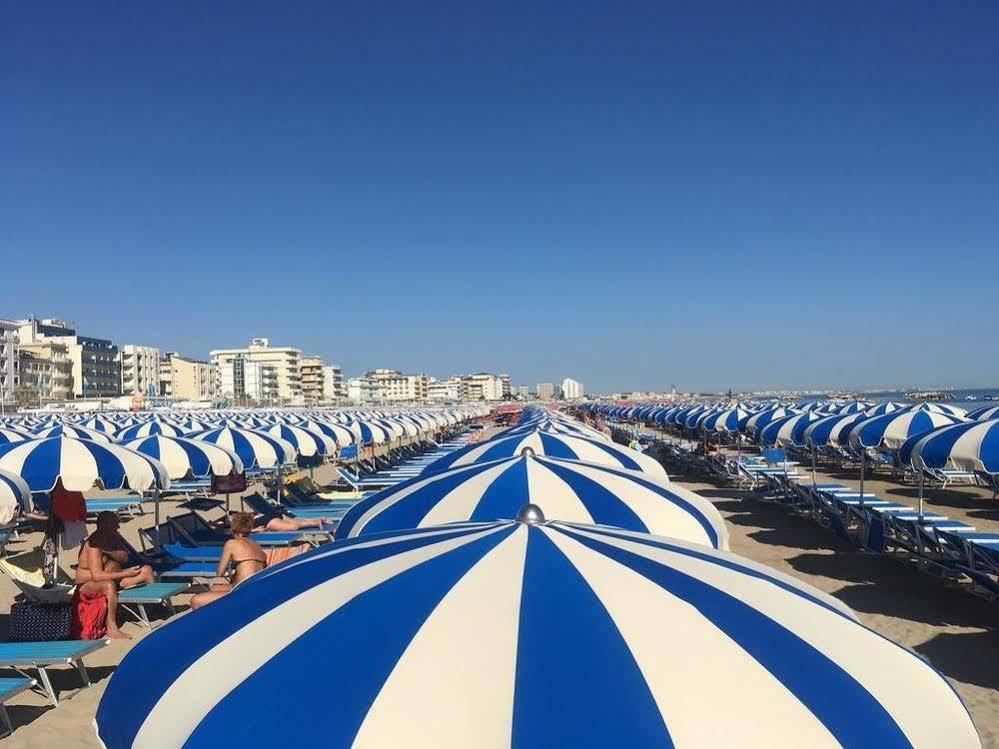 Hotel Acropolis Cattolica Esterno foto