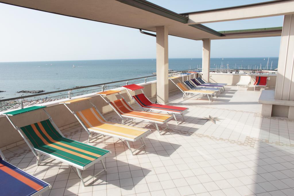 Hotel Acropolis Cattolica Esterno foto