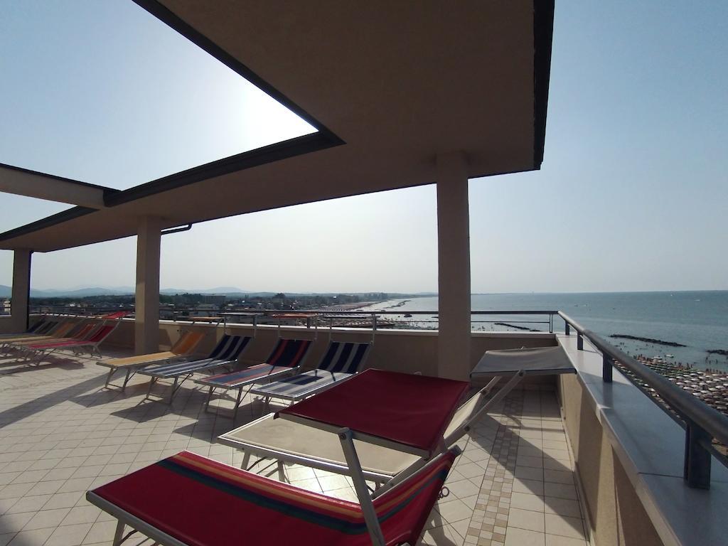 Hotel Acropolis Cattolica Esterno foto